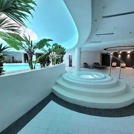 Hanza Tower Gold - 24 Sauna & Jacuzzi & Pool アパート シュチェチン
