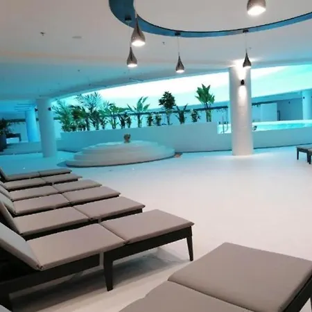Hanza Tower Gold - 24 Sauna & Jacuzzi & Pool アパート シュチェチン